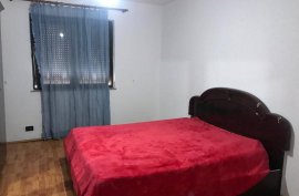 Shitet Apartament 2+1 Tek Stacioni Fundit Tiranës , Πώληση