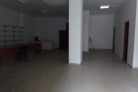 Shitet Ambient Biznesi me sip. 135 m2, Lezhe