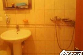 Shitet apartament 2+1 prane gjimnazit "Partiz