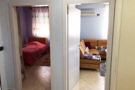 Jepet me qera apartament 2+1 te Rruga e Durresit, Qera