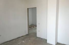 Shitet apartament 2+1 pranë gjimnazit “Partizani”,, Venta