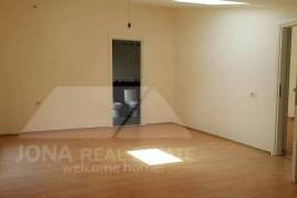 Apartament dupleks me qera te Liqeni Thate , Location