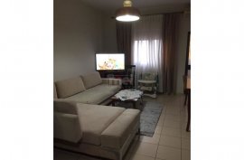 Shitet apartament 1+1 Tek Xhamlliku., Eladás