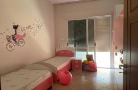 Jepet me qira penthouse 3+1+2 Tek Kopshti Botanik., Ενοικίαση