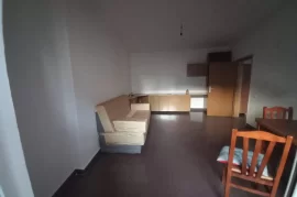 Apartament 1+1 me qira pranë lulishte “1 Maji”, Miete