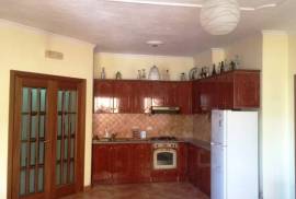 Shitet apartament prane Rr. M. Shyri, Sale