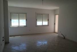 Apartament ne shitje prane stacionit te trenit, Vente