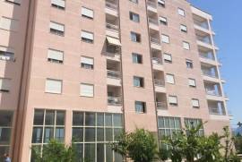 Apartament per shitje prane stacionit te trenit, Vente