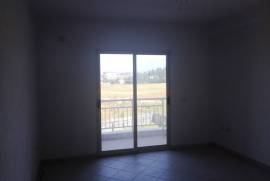 Shitet apartament prane stacionit te trenit, Vente