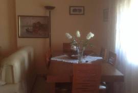 Shitet Apartament Prane Kryqezimit te Rr. Bardhyl , Vente