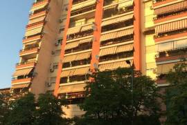 Shitet Apartament ne zone shume te miire ., Venta