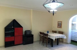 2+1, i Madh (90 m2) tek Stacioni i Trenit , Vente