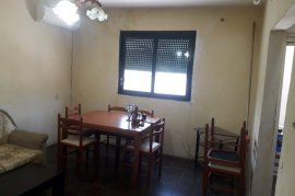 Shitet apartament 2+1 perballe komisariatit nr 4, Πώληση