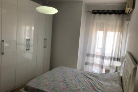 Jepet me qira apartament 1+1 në fillim të Rr. “Don, Qera