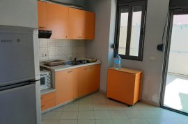 Shitet apartament 2+1+3 poste parkimi ne Komune te, Venta