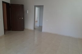 Shitet apartament 2+1 prane Kopshtit Zoologjik., Venta