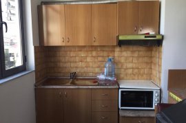 APARTAMENT ME QIRA 2+1 TEK ZOGU I ZI, Bérlés