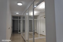 Super Amb 75 m2 ne nje Qender Biznesi-Pazari i Ri, Qera