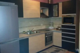 Jepet me qera apartament 1+1  Rr.Budi 200m mbi res, Qera