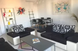 Jepet apartament me qera 2+1  pas Piaces, Ενοικίαση