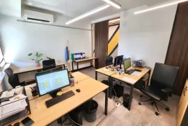 Shitet: Business Office **Ambasador 3 -Air Albania