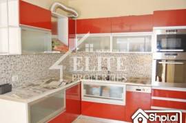 Shitet apartament 3+1 prane KMY-së