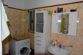 OKAZION Apartament ne shtje tek Materniteti i Ri, Venta