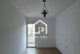 Shitet: Apartament 1+1 + Garazh-TOPTANI CENTER, Sale