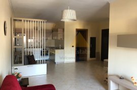 Apartament 2 + 1 me qera prane Liqenit Artficial , Bérlés