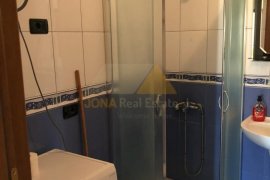 Apartament 2 + 1 me qera prane Liqenit Artficial , Alquiler