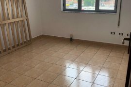 SHITET APARTAMENT 2+1+2 PRANE PALLATIT ME SHIGJETA, Venta