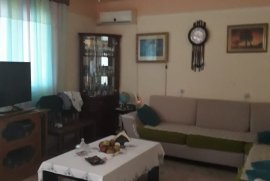 Shitet apartament në lagjen Gafurr Muço, Lushnje., Vente