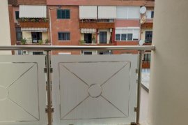 APARTAMENT ME QIRA 2+1 TEK KOMUNA E PARISIT, Ενοικίαση