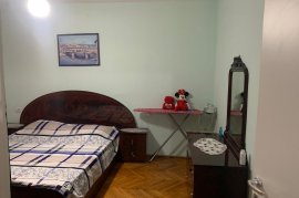 APARTAMENT ME QIRA 2+1 RRUGA E KOSOVAREVE, Qera