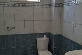 Shitet apartament 2+1 prane Kopshtit Zoologjik., Πώληση