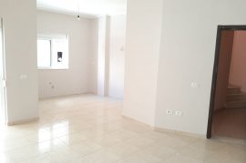 Shitet apartament 2+1 prane Kopshtit Zoologjik., Πώληση