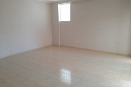 Shitet apartament 2+1 prane Kopshtit Zoologjik., Πώληση