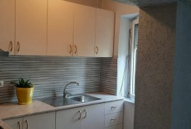 Jepet me qera apartament 1+1 , Alquiler