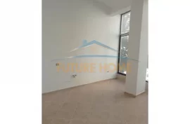 Qera, Ambient Biznesi, Fresku, Tiranë. 165 € /Muaj, Bérlés