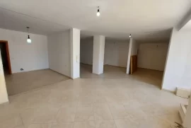 SHITET APARTAMENT 3+1 TE 21-DHJETORI , Vente