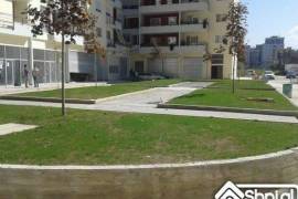 Shitet apartament tek zona e Astirit, € 400,00