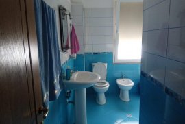 Shitet Apartament 2+1 ne qender Qytetit ,Lezhe, Πώληση