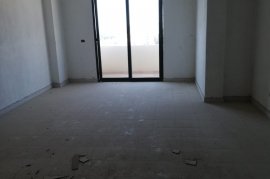 SHITET APARTAMENT NË LAGJEN GAFURR MUÇO, LUSHNJE, Verkauf