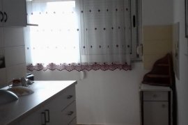 APARTAMENT ME QERA 2+1 TEK 21 DHJETORI, Ενοικίαση