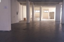 JEPET ME QIRA 200,31 M ² DYQAN NË QËNDËR TE LUSHNJ, Huren