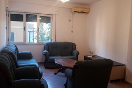 Tek Komuna E Parisit Jepet Me Qira Apartament 2+1, Miete