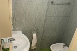 Jepet me qera apartament 2+1, Rruga e Barrikadave., Affitto