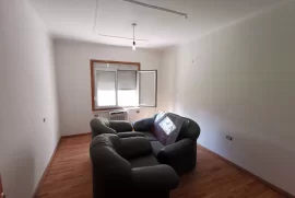 Apartament 3+1 me qira në rrugën “Mine Peza”, Huren