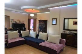 Shitet apartament 3+1 prane 21 Dhjetorit, Πώληση