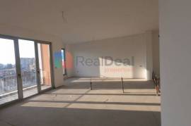  Tek Rruga Bardhyl, Shitet Apartament 2+1+2, Vente